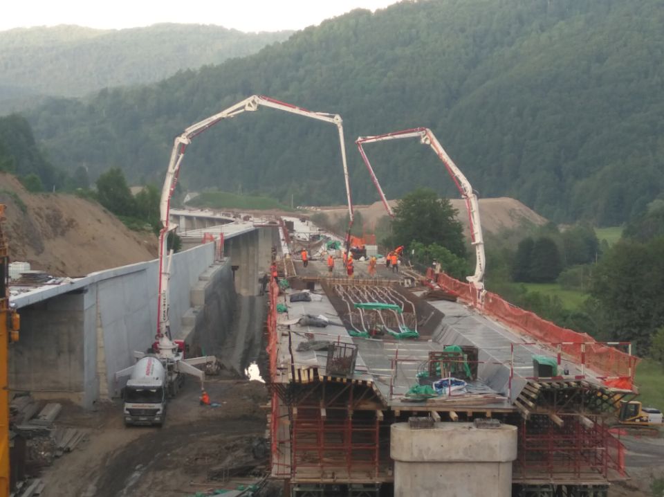 1560846516584672.jpg 1560846516584672.jpg