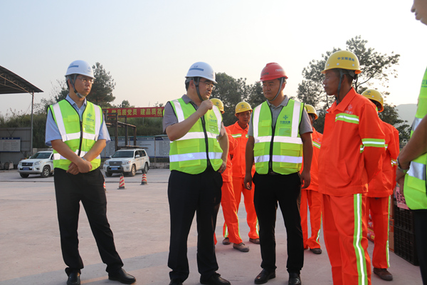 1570603666296074.jpg 東秀隧道現(xiàn)場(chǎng)了解情況_副本.jpg