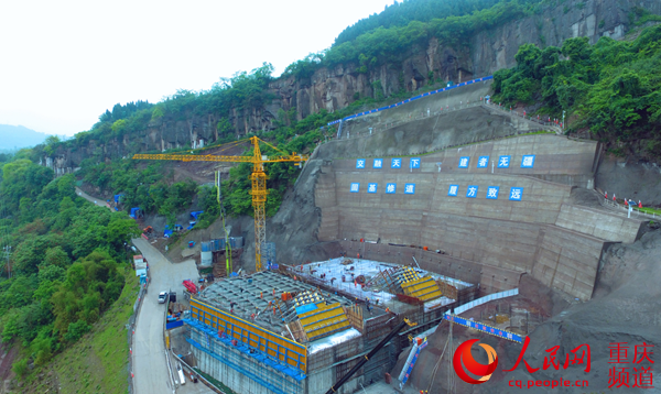 人民網(wǎng)報(bào)道:新田長(zhǎng)江大橋最大規(guī)模澆筑工序順利完工